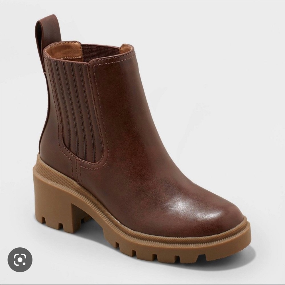Naya heeled chelsea boots